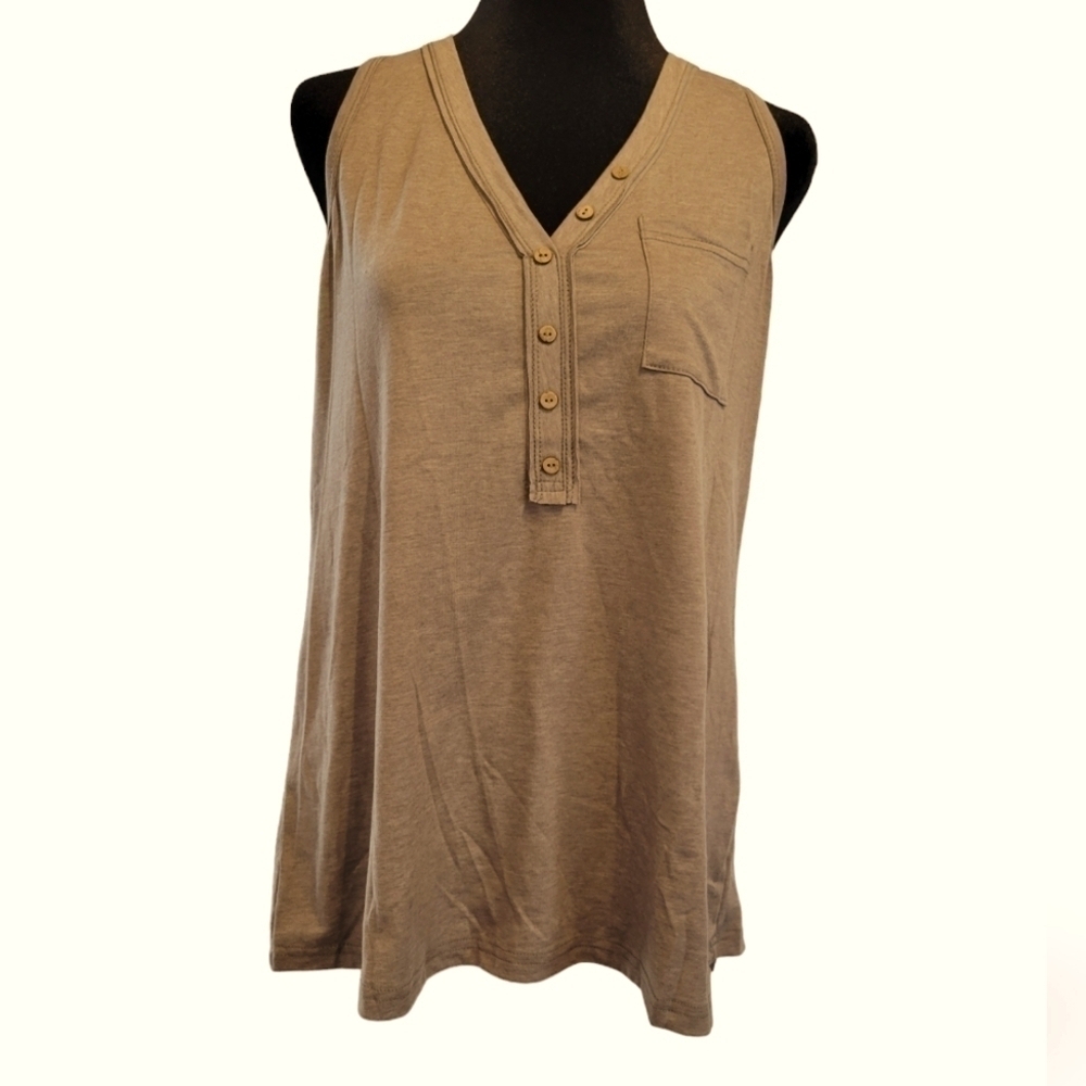 ❣️NWT Henley tank with pocket Large